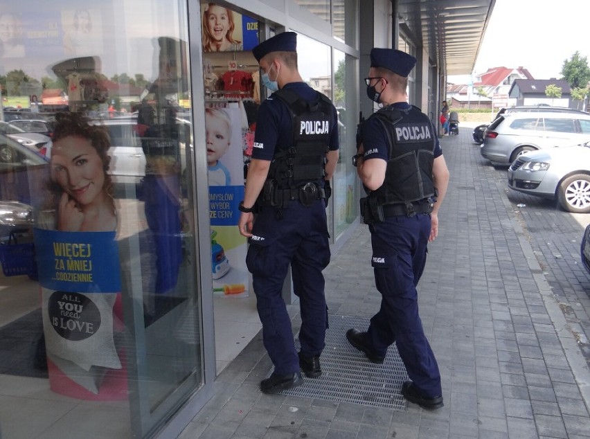 Mandaty za nieprzestrzeganie obostrzeń. Policja wzmogła kontrole