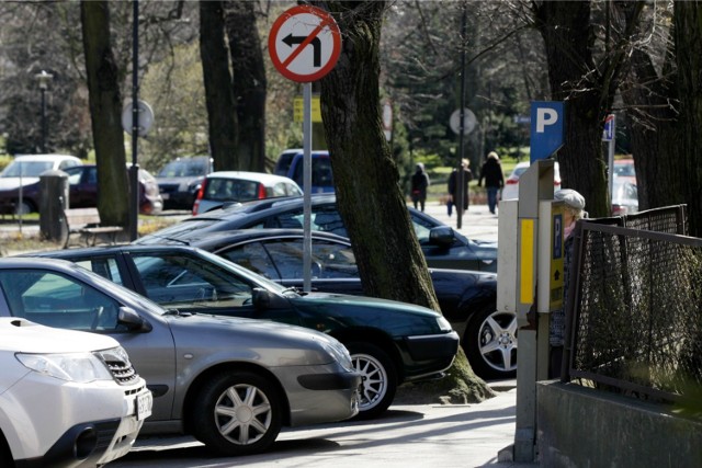 W Sopocie w strefie płatnego parkowania opłaty pobierane są nawet w soboty. Bezpłatny parking, który powstanie będzie ewenementem.