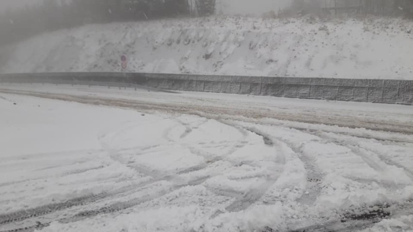 W Nysie deszcz, w strefie przygranicznej w Czechach atak zimy i zamknięte górskie drogi