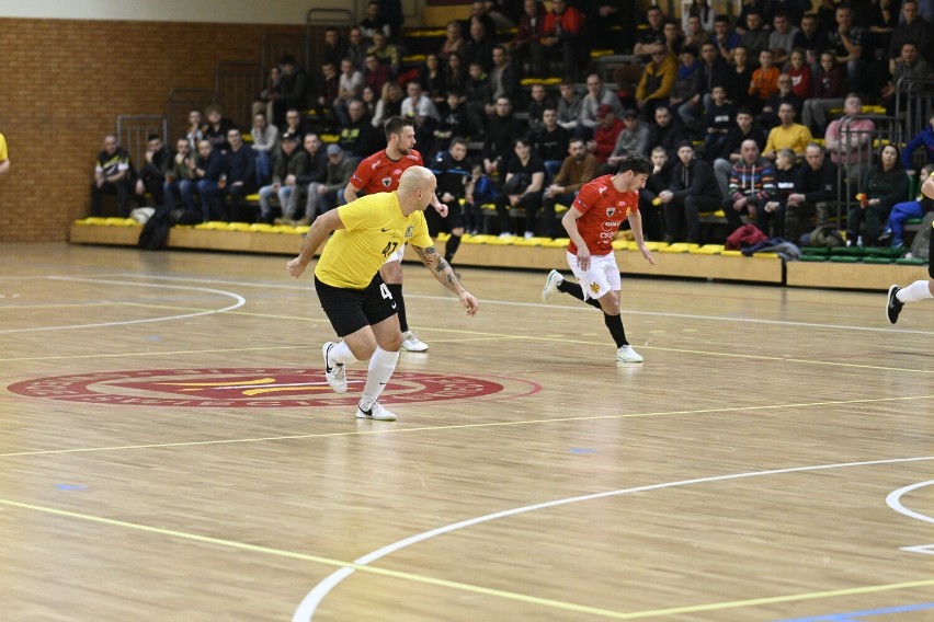 Futsal Świecie (żółte koszulki) pokonał Red Devils Chojnice...