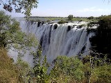 Jak wyglądają Wodospady Wiktorii w Zimbabwe z lotu ptaka? Jeszcze piękniej (wideo)