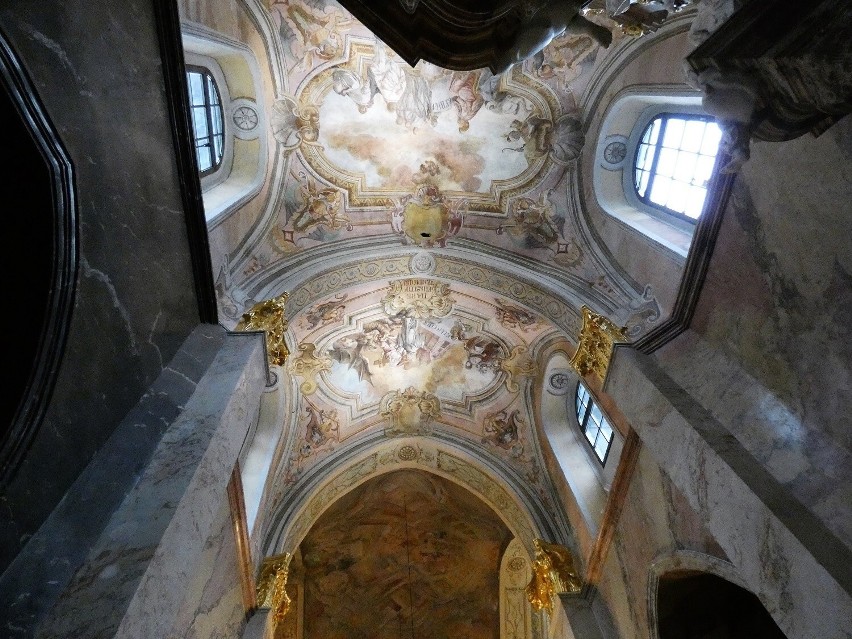 Zakończono kolejny etap trwających prac nad renowacją fresków w klasztorze cysterskim w Jędrzejowie. Zobacz jak wyglądają po odnowieniu