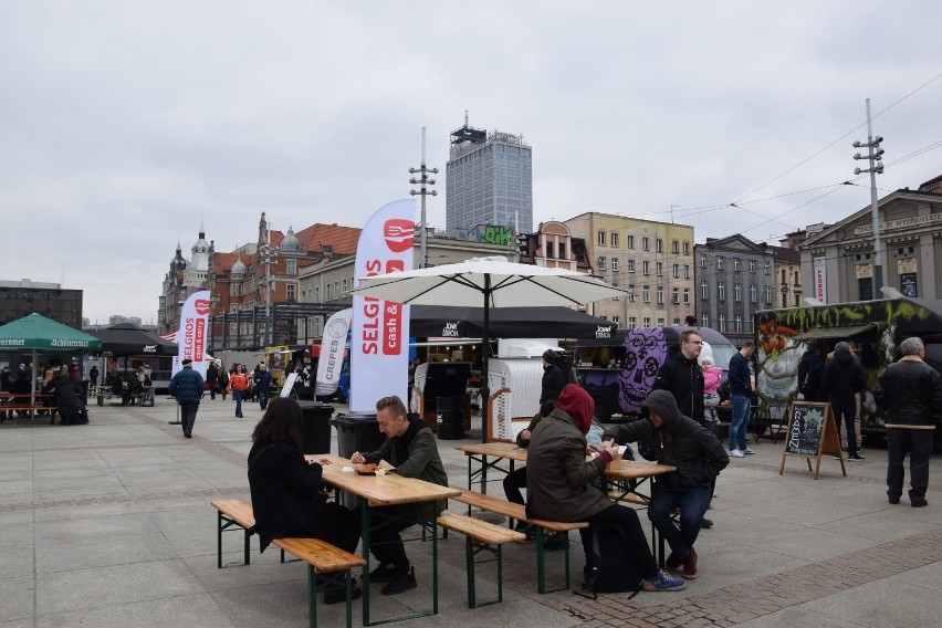 Zlot food trucków na rynku w Katowicach