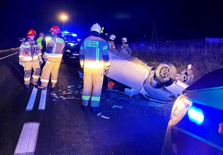 Nocny wypadek na DK 75 nieopodal Krynicy-Zdroju. Ranny kierowca w szpitalu
