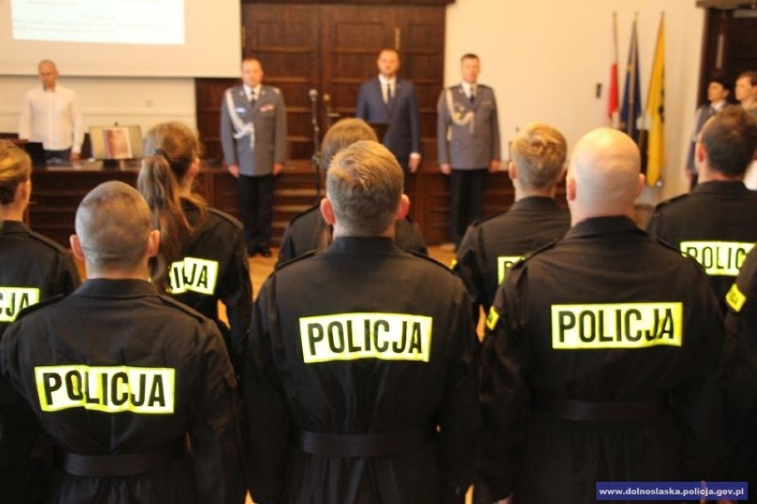 Ślubowanie nowych policjantów we Wrocławiu