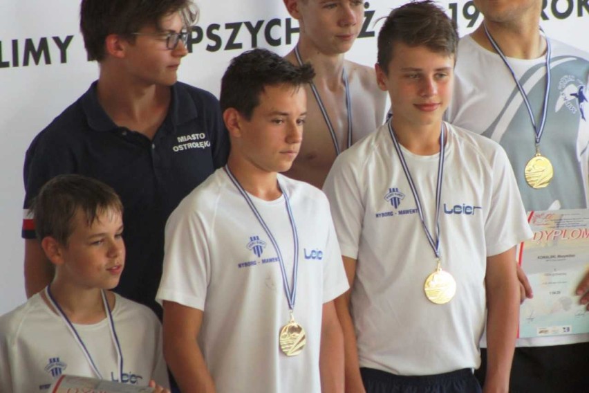 Medale pływaków MAL WOPR na ogólnopolskich zawodach w Ciechanowie
