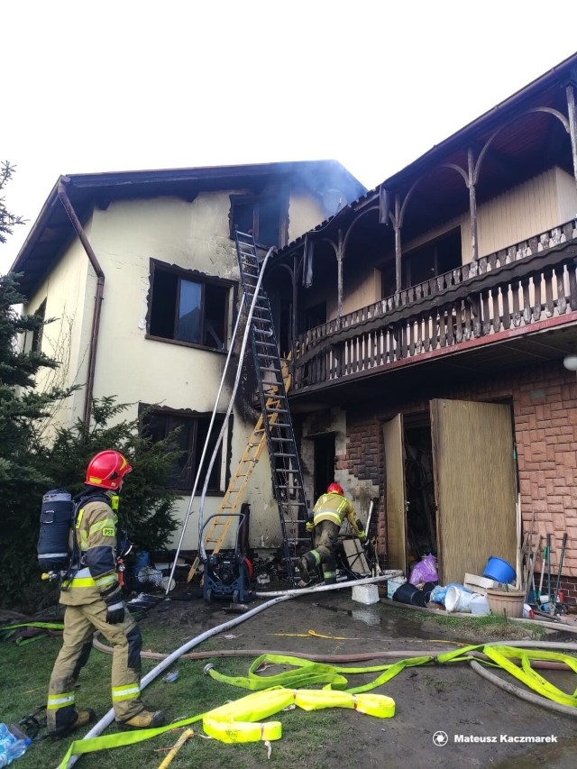 Po pożarze domu jednorodzinnego przy ulicy Jastrzębskiej w Wodzisławiu Śląskim straty oszacowano wstępnie na 500 tysięcy złotych
