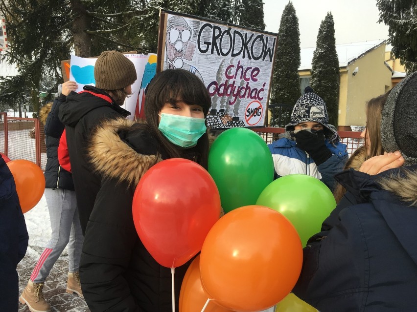 Uczniowie protestują w Psarach. Nie chcą wdychać smogu