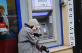 Dolny Śląsk. Policja ostrzega: Masz smartfona? Uważaj przy bankomacie