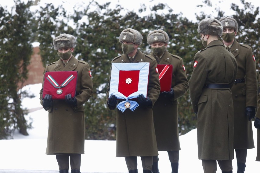 Pogrzeb Papcia Chmiela. Warszawa pożegnała Henryka Jerzego Chmielewskiego. Mistrz polskiego komiksu spoczął na Cmentarzu Bródnowskim