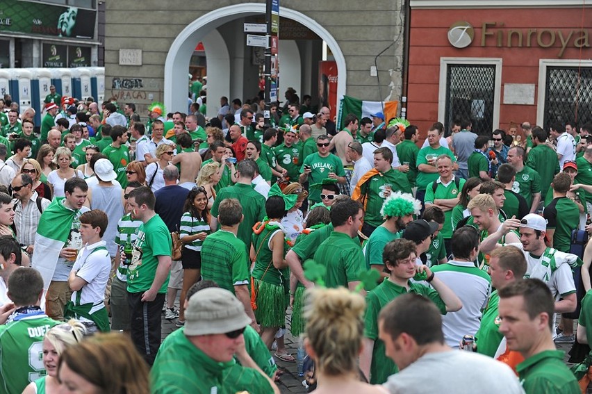 Euro 2012 Poznań - Kibice Irlandii i Włoch bawią się na Starym Rynku [ZDJĘCIA]