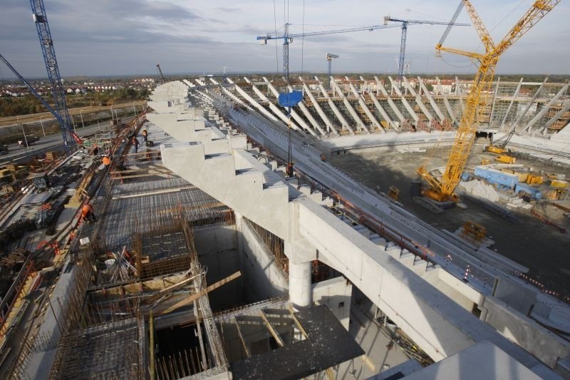 Wrocław: Setny rygiel stanął na stadionie (ZDJĘCIA)