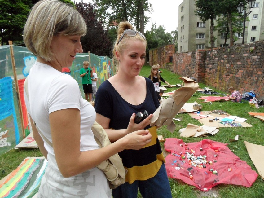 Atrakcje dla dzieci w Słupsku: Zabawy plastyczne przed Basztą Czarownic [FOTO+FILM]