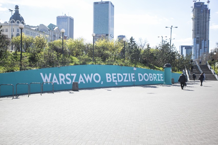 "Warszawo, będzie dobrze!". Pokrzepiające murale pojawiły się na ulicach stolicy
