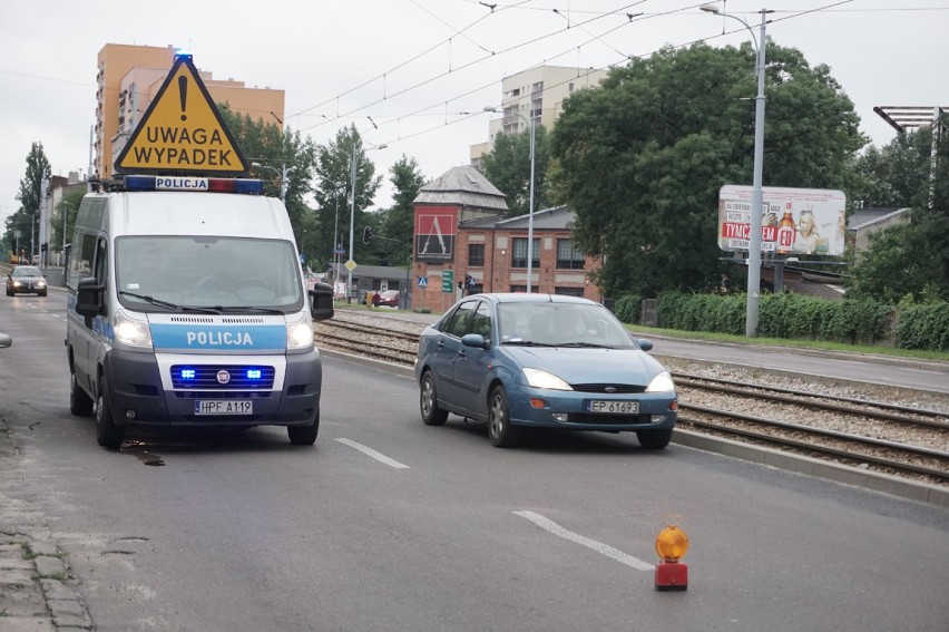 Wypadek na Pabianickiej. Dwie osoby ciężko ranne [ZDJĘCIA, FILM]