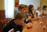 Młodzieżowa Rada Miasta w Żaganiu. Za młodymi radnymi już druga sesja i głosowanie w sprawie uchwał