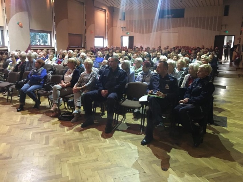 Września: Seniorzy spotkali się z policją. Rozmawiali o bezpieczeństwie 