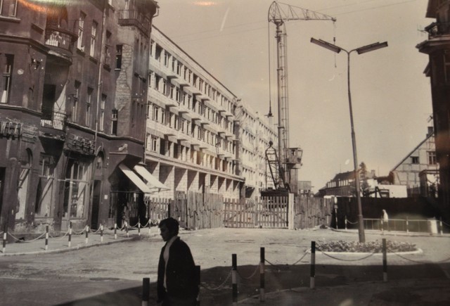 Lata 70. budowa bloku przy ówczesnej ulicy Żukowa, dziś Wyszńskiego