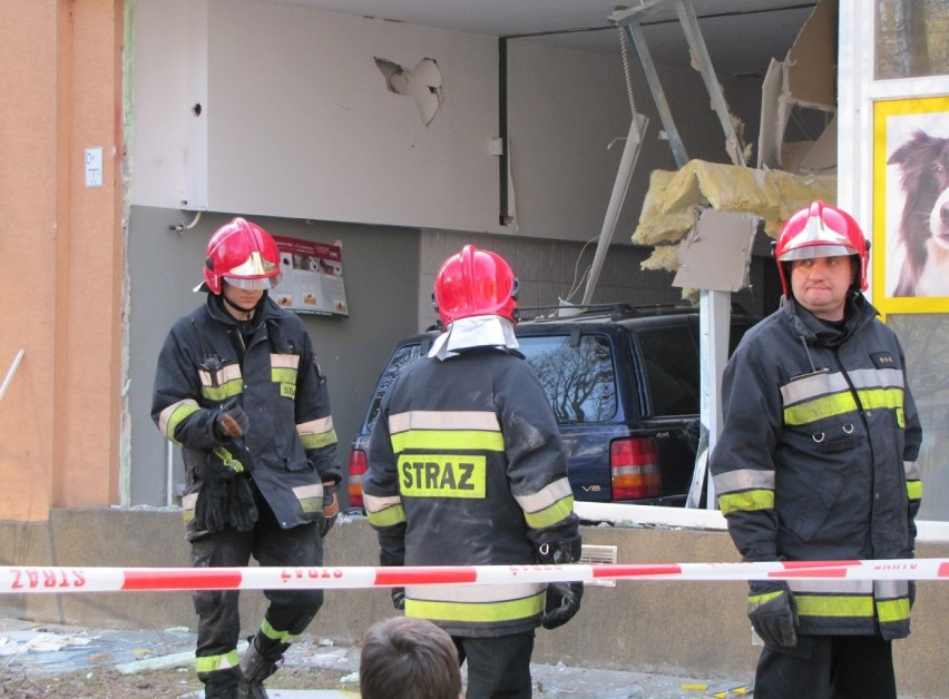 Ul. Pana Balcera: Terenowe auto wjechało do budynku