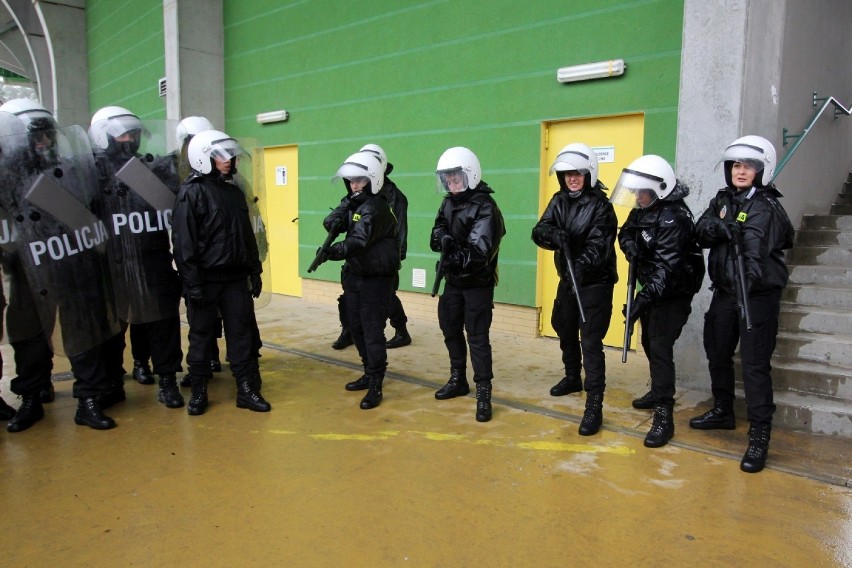 350 lubuskich policjantów ćwiczyło przed nowym sezonem żużlowym [ZDJĘCIA]