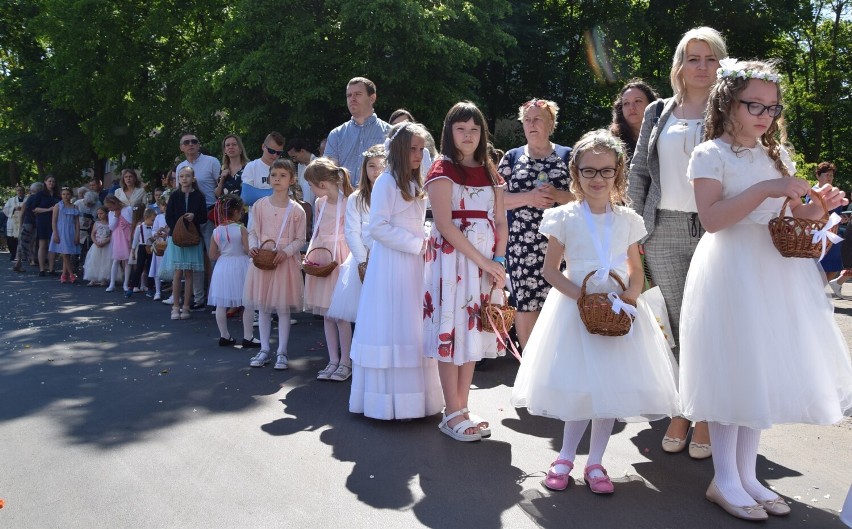 Boże Ciało w Stargardzie. Z kościoła Miłosierdzia Bożego, przez osiedle Zachód na ulicę Szczecińską i do kościoła