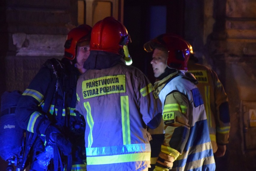 Gniezno. Pożar w kamienicy przy ulicy Łubieńskiego