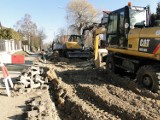 Wymiana sieci kanalizacyjnej i deszczowej na ulicy Wiejskiej w Radomiu. Będzie zmiana ruchu samochodów i objazdy autobusowe