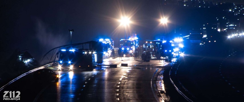 Koszmarny wypadek na A4 w Zabrzu. Zderzenie BMW z tirem. Doszło do eksplozji! Kierowca ciężarówki nie żyje