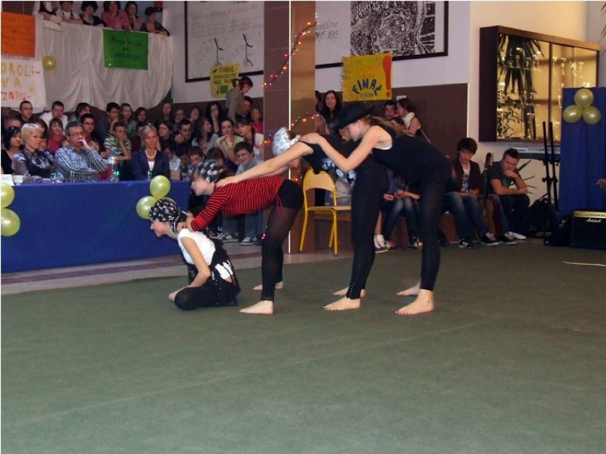 Kasia, Ania, Martyna i Marzena z klasy Ib zaprezentowały swój układ taneczny