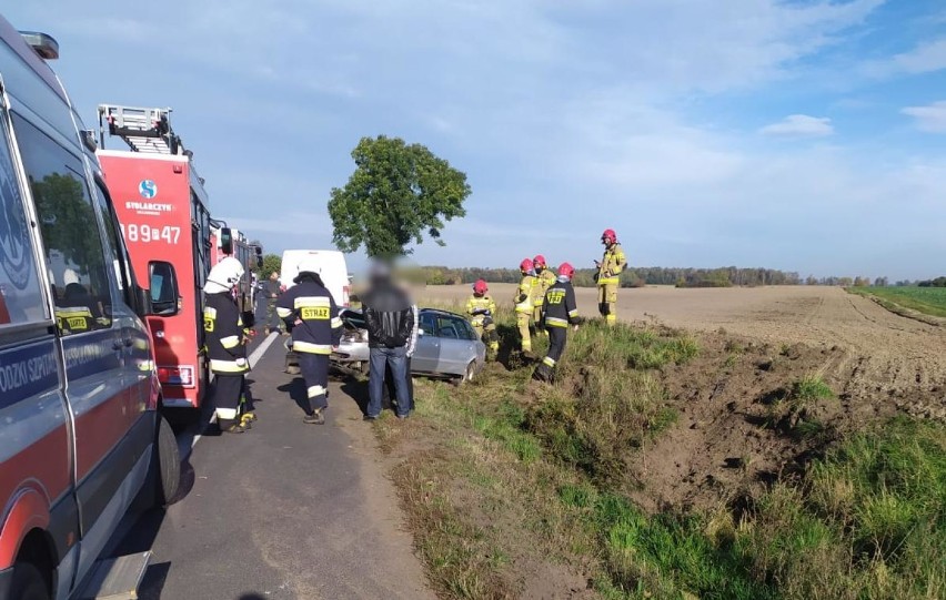 Wypadek w Lipnie na drodze 309. Jedna osoba trafiła do szpitala po zderzeniu busa z osobówką [ZDJĘCIA]