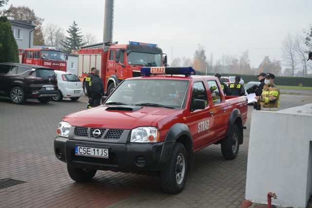 W akcji gaszenia pożaru pomagali m. in. strażacy z powiatu sępoleńskiego