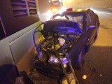 Wypadek w Poznaniu. Samochód uderzył w autobus MPK. Kierowca osobówki był pijany