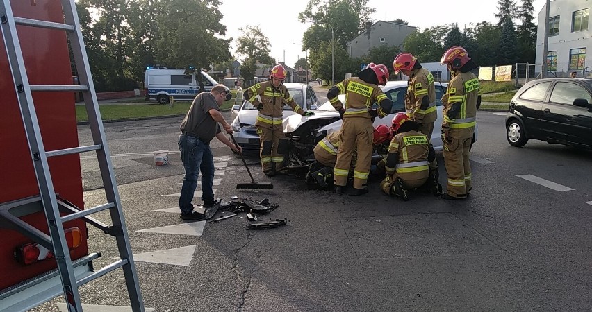 Zderzenie dwóch samochodów na skrzyżowaniu Polna - Żytnia -...