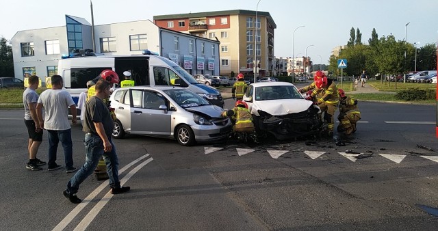 Zderzenie dwóch samochodów na skrzyżowaniu Polna - Żytnia - Celulozowa we Włocławku