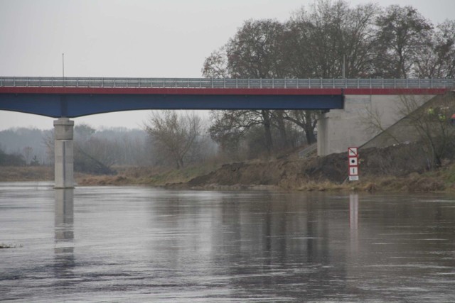 Wzrasta poziom wody w rzece Warcie. W niedzielę 10 stycznia na wodowskazie w Międzychodzie były 182 centymetry (10.01.2021).