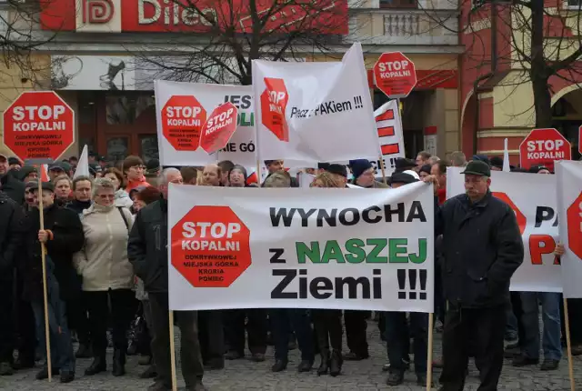 Tak było podczas protestu w Lesznie, gdzie przeciwników kopalni odkrywkowej węgla brunatnego zebrało się około tysiąca.