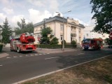 Pożar w banku w centrum Bydgoszczy - strażacy weszli z drzwiami