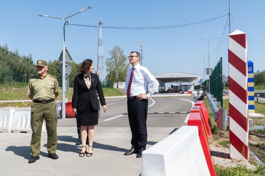 Premier Mateusz Morawiecki wraz z wojewodą podkarpacką Ewą...