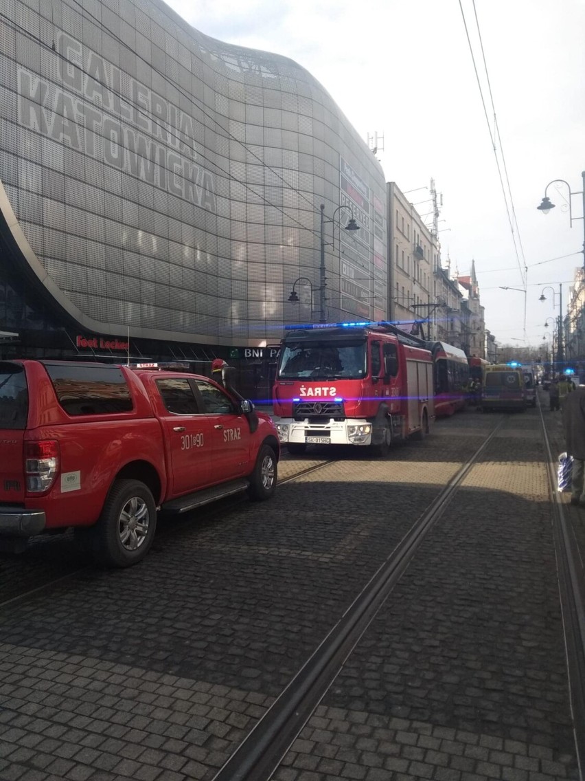 Wypadek w centrum Katowic. Zderzenie tramwajów pod Galerią Katowicką, jest kilkoro poszkodowanych