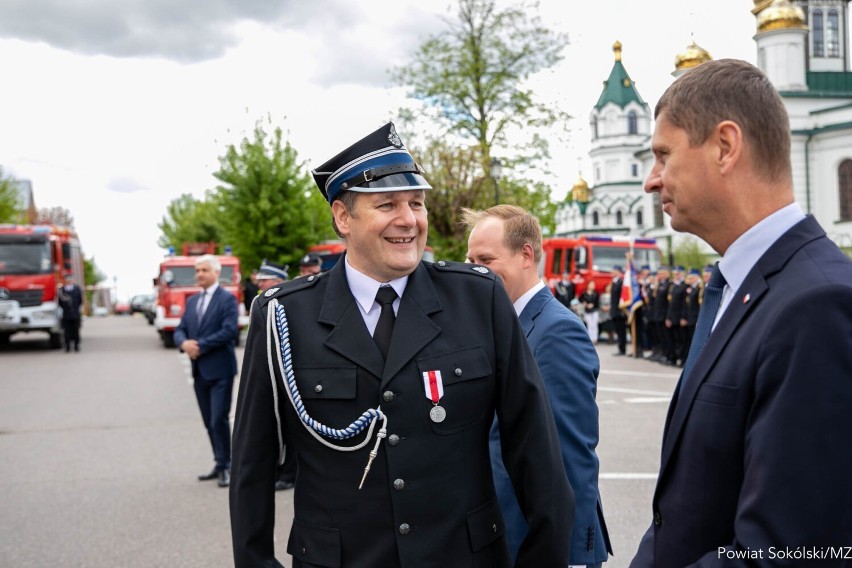 Powiatowe obchody Dnia Strażaka w Sokółce. Były odznaczenia oraz awanse na wyższe stopnie służbowe