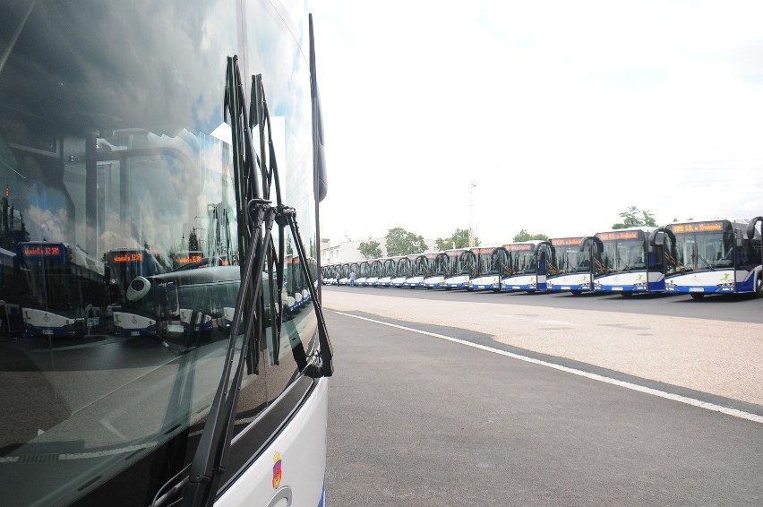 Do Krakowa dotarło 60 nowych ekologicznych autobusów [ZDJĘCIA, WIDEO]