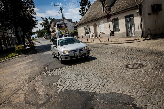 Umowę z firmą Strabag podpisano w piątek w siedzibie bydgoskiego  zarządu dr&oacute;g. Mało brakowało, a prace na Bydgoskiej byłyby zagrożone. Mimo ogłaszanych przez miasto przetarg&oacute;w, wykonawcy się nie zgłaszali.

&lt;center&gt;
Likwidacja zmiany czasu - czy jest szkodliwa dla zdrowia?
&lt;script class=&quot;XlinkEmbedScript&quot; data-width=&quot;640&quot; data-height=&quot;360&quot; data-url=&quot;//get.x-link.pl/c6085cf4-3193-5f5f-39b1-32d8745153c3,40980114-9be3-a7b4-09b6-97af69b995f1,embed.html&quot; type=&quot;application/javascript&quot; src=&quot;//prodxnews1blob.blob.core.windows.net/cdn/js/xlink-i.js?v1&quot;&gt;&lt;/script&gt;
&lt;/center&gt;