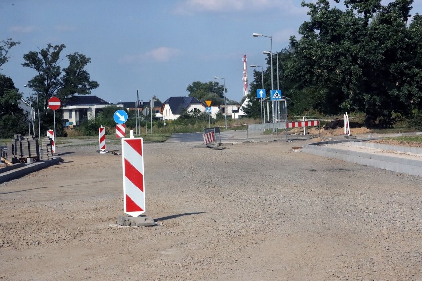 Powstaje nowa droga na byłym lotnisku w Legnicy, zobacz jak obecnie wygląda