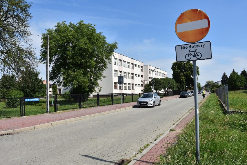 Tarnów.  Miasto wprowadza kontraruch rowerowy na kolejnych ulicach. Dzięki nim rowerzyści mogą w Tarnowie jeździć „pod prąd”