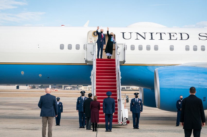 Prezydent USA nigdy nie lata sam. Na pokładzie Air Force One...