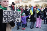 Feministyczna Manifa solidarności z Ukrainkami na krakowskim Rynku [ZDJĘCIA]