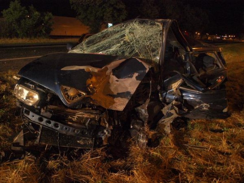 Wypadek w Ostaszewie. Zginął 29-letni kierowca alfy...