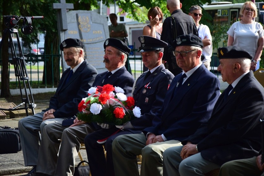 Mieszkańcy Tarnobrzega uczcili 78. rocznicę Powstania Warszawskiego. Prezydent Dariusz Bożek: "Jesteśmy tu po to, by pamiętać"  