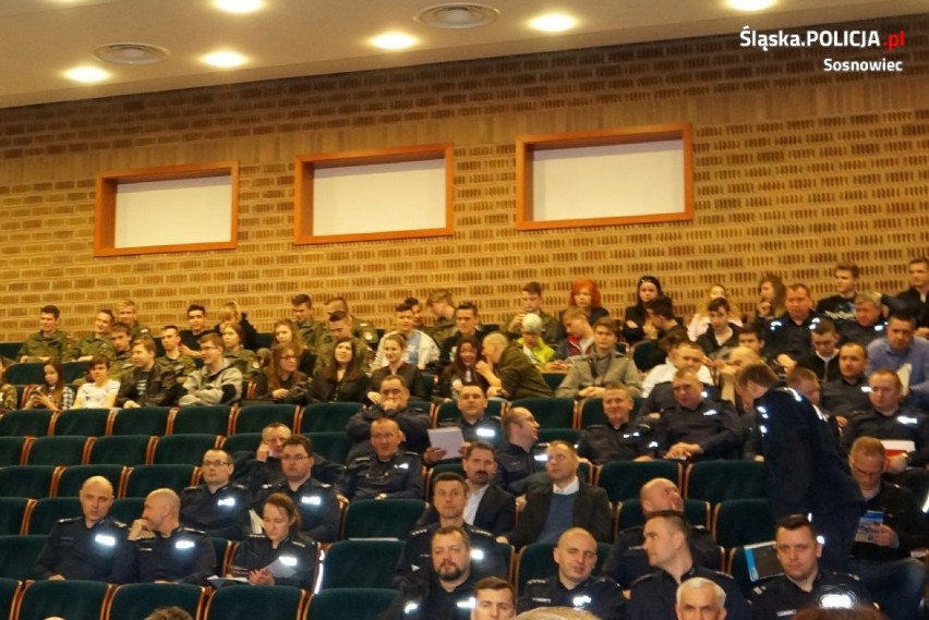 Sosnowiec.Policjanci i samorządowcy o bezpieczeństwie imprez masowych. Konferencja w Wyższej Szkole Humanitas