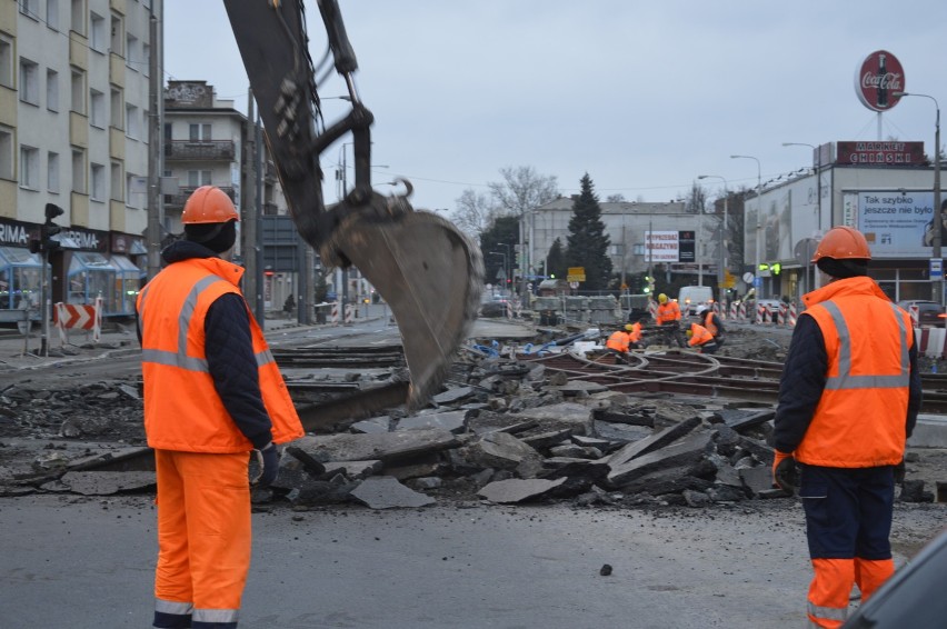 GORZÓW WIELKOPOLSKI: wielkie wykopki w samym centrum miasta. Uważaj, jak jedziesz [WIDEO, ZDJĘCIA]